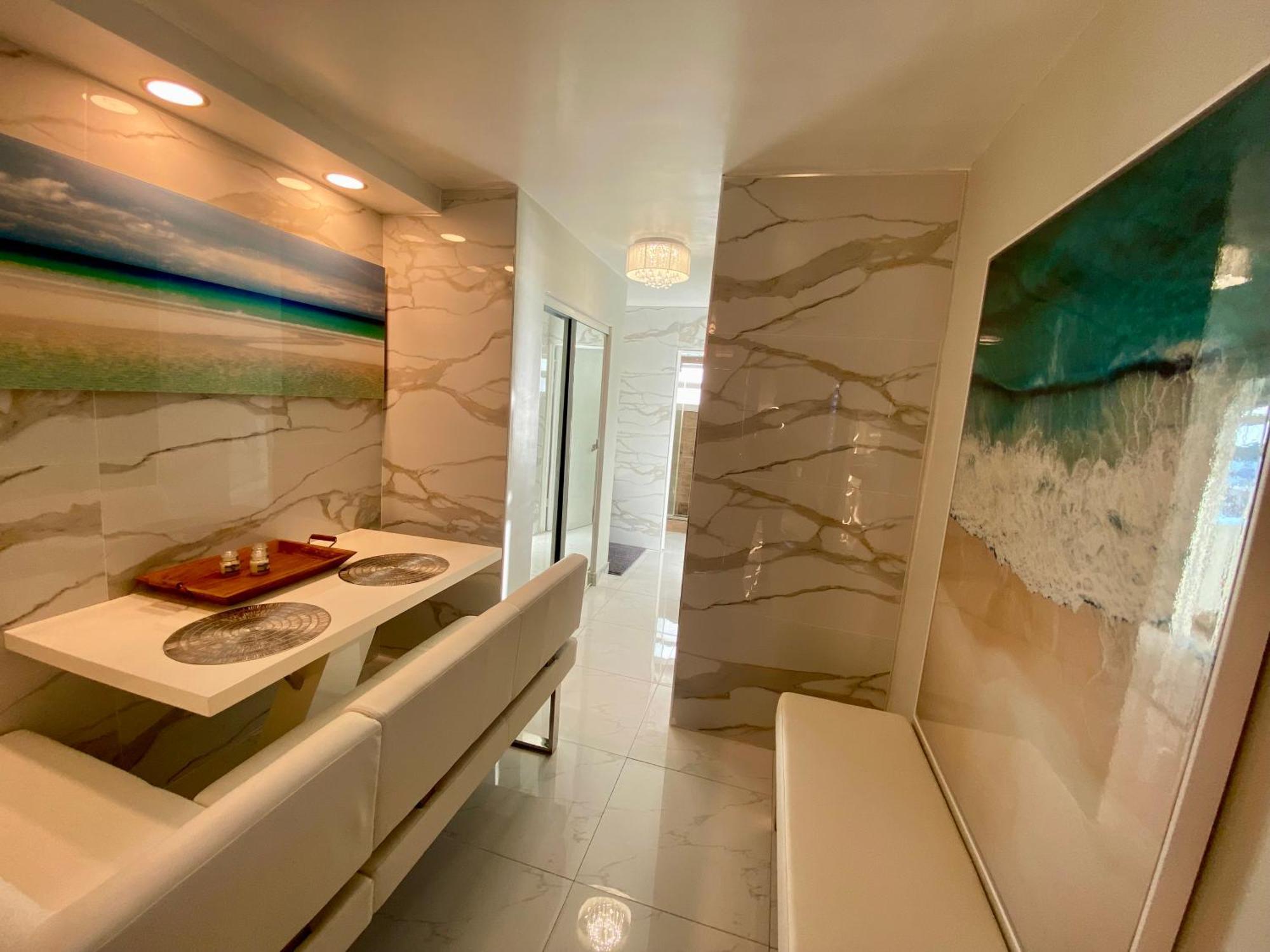 Luxurious Remodeled Direct Waterfront Apartment With Miami Skyline View And Outdoor Terrace Free Parking 5Min Drive To Miami Beach Exterior photo
